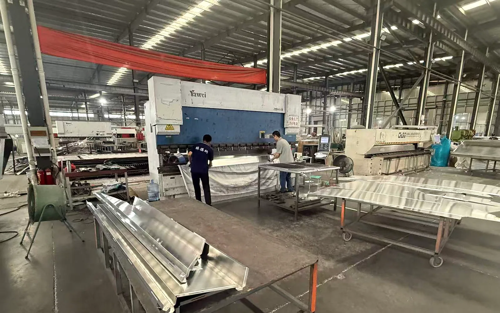 Real YIDING CNC bending workstation for controlled aluminium panel forming