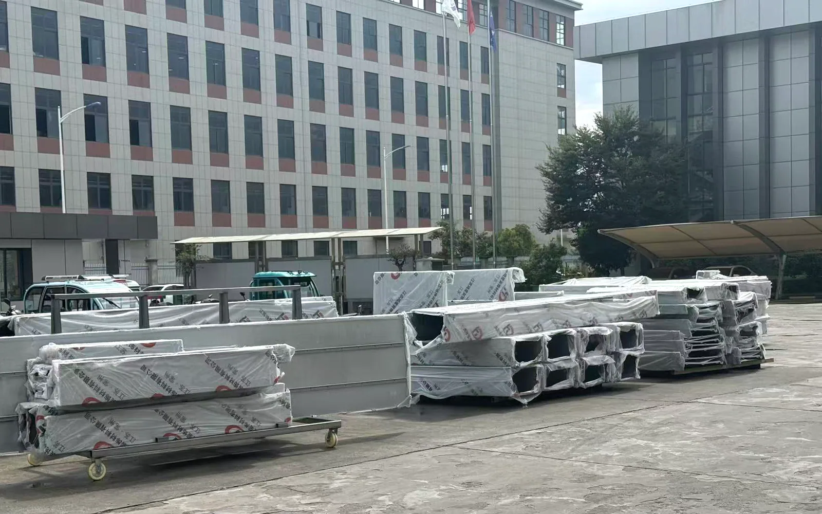 Real packed aluminium panel inventory