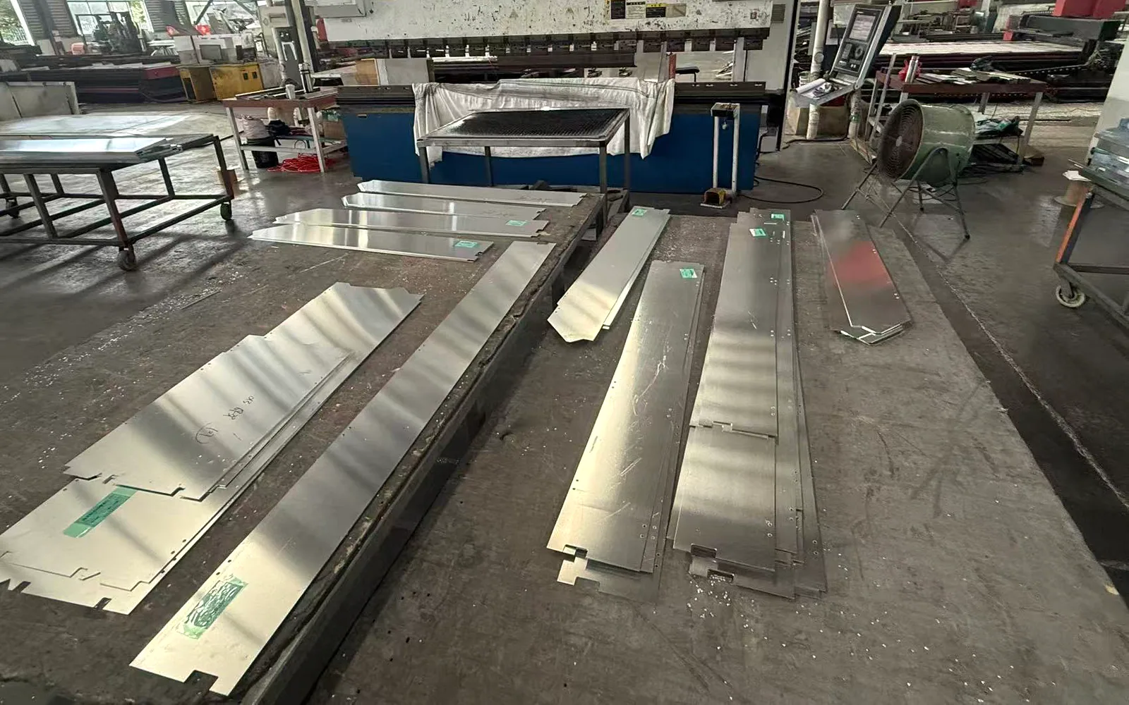 Real YIDING precision bending process used for drawing-based aluminium facade panel manufacturing