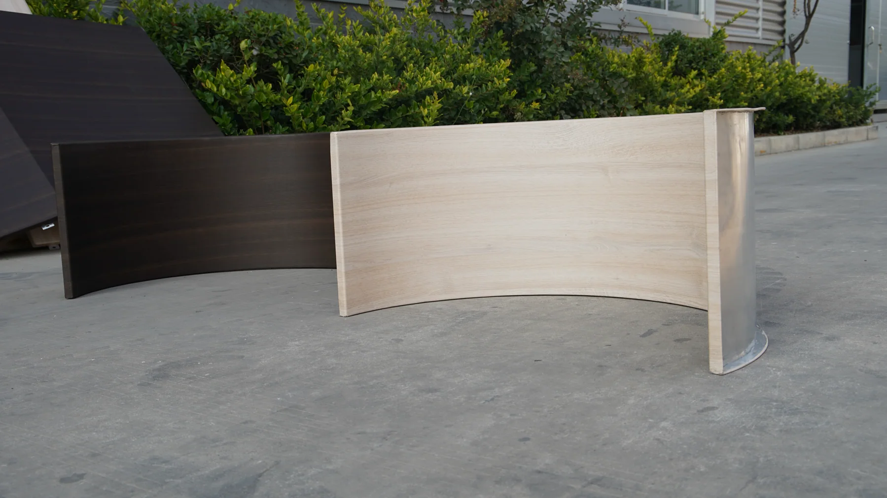 Curved wood-grain aluminium components manufactured by YIDING